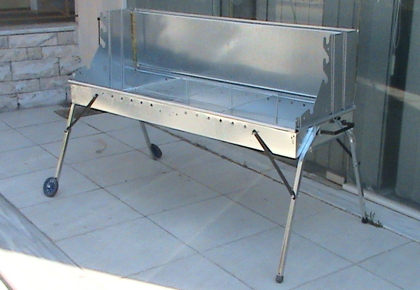 Μονοκόμματη ψησταριά αρνιού με πλάτη χωρίς σούβλες